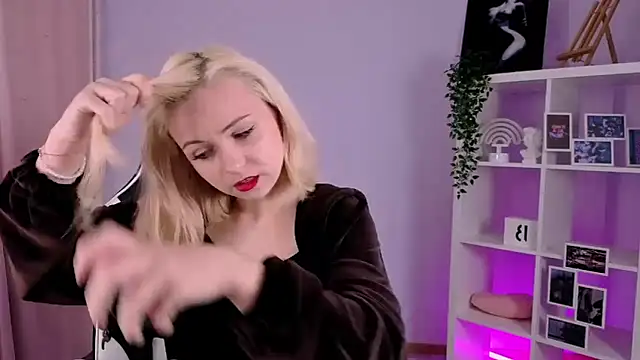 Snapshot of Charlotte_Colinss chatting on 20, 9, 2025 Charlotte Colinss online show from 20, 9, 2025