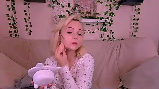 Snapshot of Charlotte_Colinss chatting on 22, 9, 2025 Charlotte Colinss online show from 22, 9, 2025