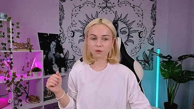 Snapshot of Charlotte_Colinss chatting on 23, 9, 2025 Charlotte Colinss online show from 23, 9, 2025