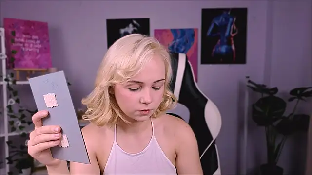 Snapshot of Charlotte_Colinss chatting on 6, 10, 2025 Charlotte Colinss online show from 6, 10, 2025