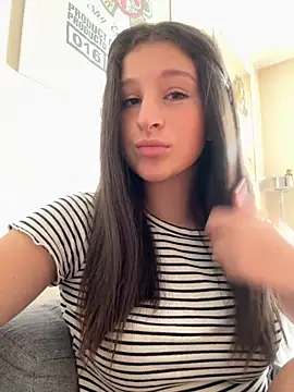 Snapshot of Keri_Clark chatting on 4, 10, 2025 Keri Clark online show from 4, 10, 2025