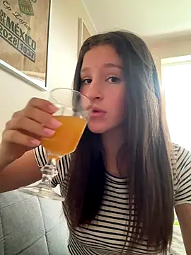 Snapshot of Keri_Clark chatting on 5, 10, 2025 Keri Clark online show from 5, 10, 2025