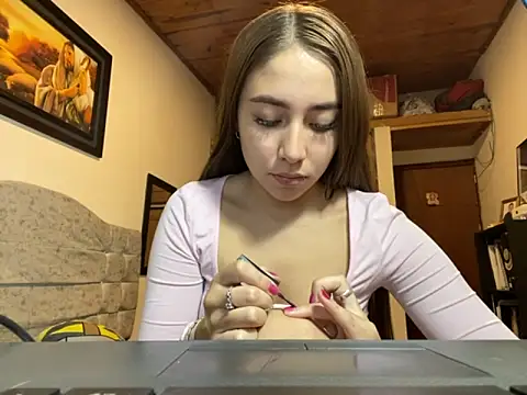 Snapshot of SweetMaddiee_ chatting on 8, 9, 2025 SweetMaddiee  online show from 8, 9, 2025