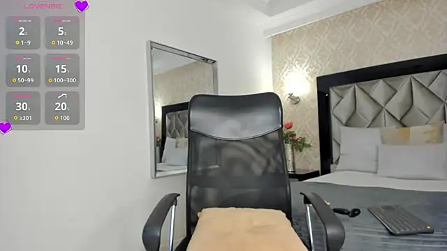 Layla Mackenzie online show from 30, 11, 2025