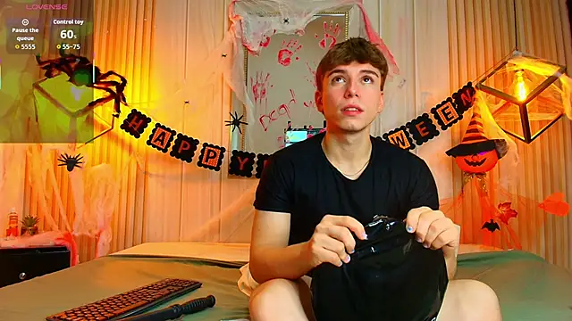 TaylerWhite online show from 25, 10, 2025