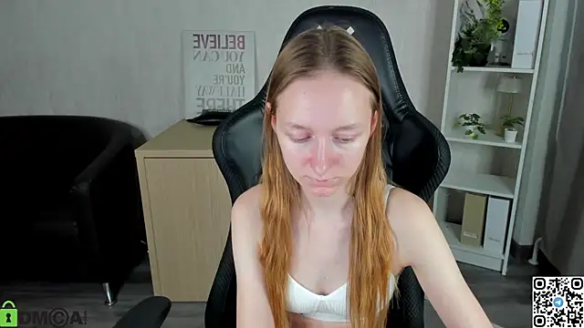 Mia E1fie online show from 3, 12, 2025