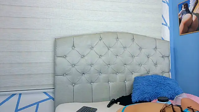 Snapshot of Emily_J18 chatting on 6, 10, 2025 Emily J18 online show from 6, 10, 2025