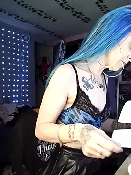 Purple2StayThnxx online show from 4, 3, 2026