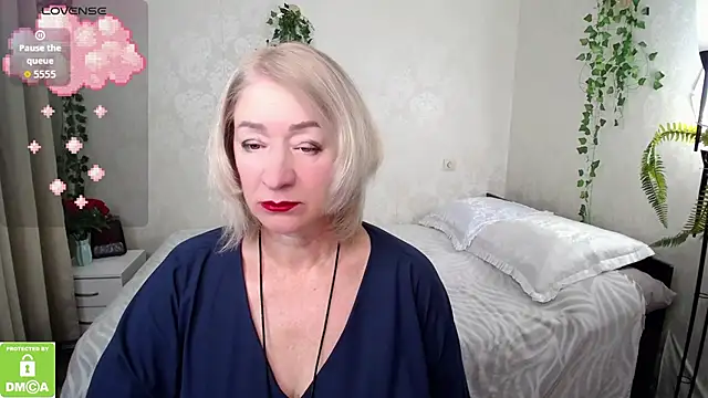 hunters woman online show from 14, 10, 2025