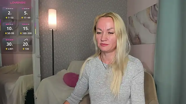 KiraSun online show from 6, 11, 2025