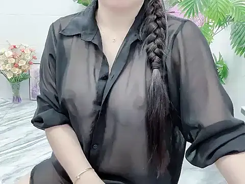 Lyly-2k5 online show from 19, 1, 2026