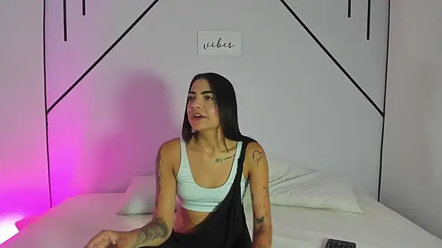 Snapshot of MiahCornell_ chatting on 21, 10, 2025 MiahCornell online show from 21, 10, 2025