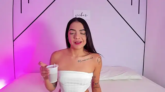 Snapshot of MiahCornell_ chatting on 22, 10, 2025 MiahCornell online show from 22, 10, 2025