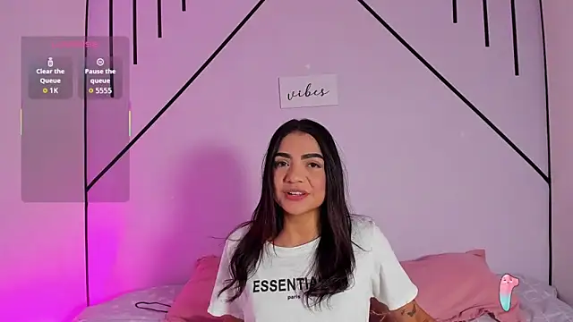 Snapshot of MiahCornell_ chatting on 4, 11, 2025 MiahCornell online show from 4, 11, 2025