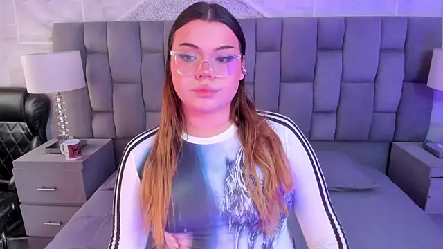 Snapshot of Maxxxine1 chatting on 6, 3, 2026 Maxxxine1 online show from 6, 3, 2026