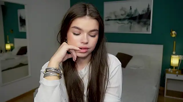 HollisHearl online show from 8, 10, 2025