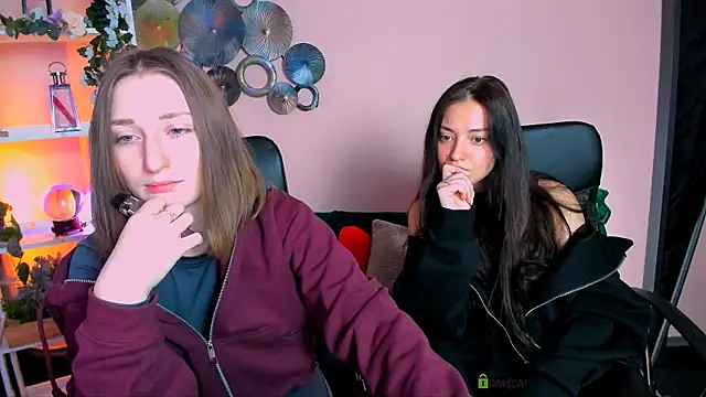 eva smiith  online show from 13, 4, 2026