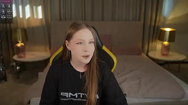 Esmie Smile online show from 26, 9, 2025