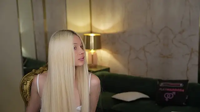 Esmie Smile online show from 7, 11, 2025