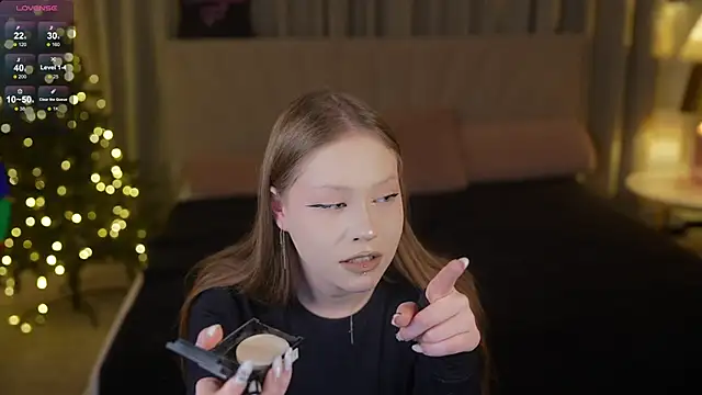 Snapshot of Esmie_Smile chatting on 17, 12, 2025 Esmie Smile online show from 17, 12, 2025