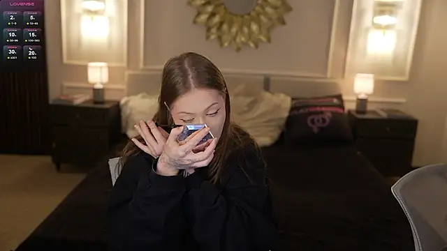 Snapshot of Esmie_Smile chatting on 5, 2, 2026 Esmie Smile online show from 5, 2, 2026