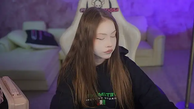 Snapshot of Esmie_Smile chatting on 21, 2, 2026 Esmie Smile online show from 21, 2, 2026