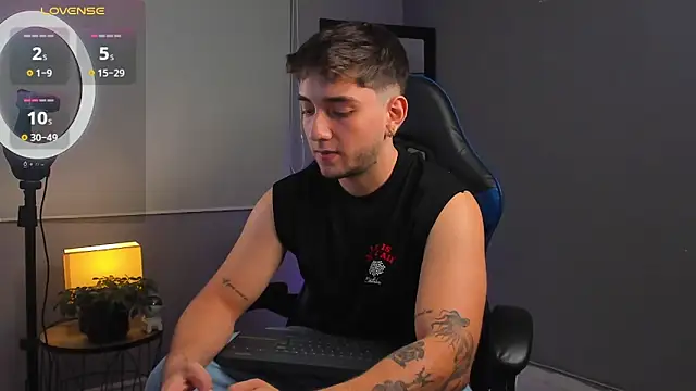 Snapshot of IamAngelCamilo chatting on 11, 11, 2025 IamAngelCamilo online show from 11, 11, 2025