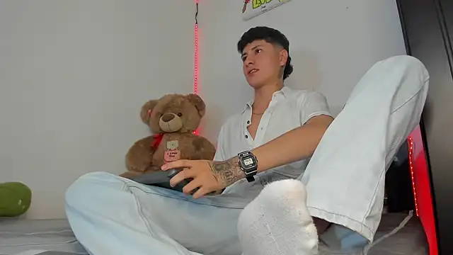 Snapshot of Mateo_Escobar chatting on 13, 11, 2025 Mateo Escobar online show from 13, 11, 2025