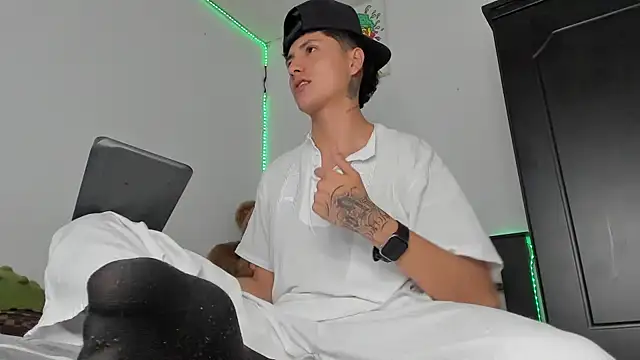 Snapshot of Mateo_Escobar chatting on 21, 11, 2025 Mateo Escobar online show from 21, 11, 2025