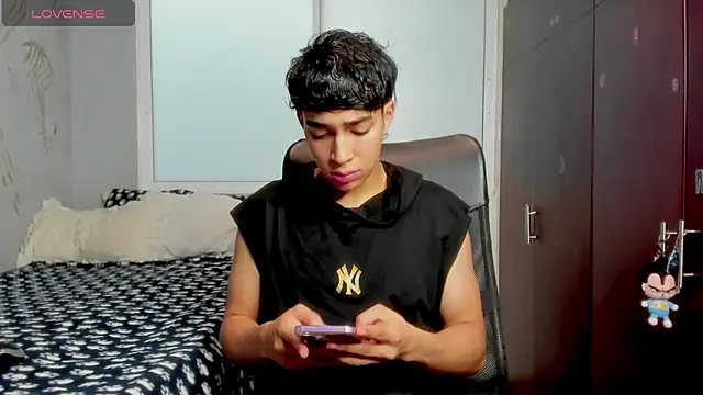 Snapshot of Noxx_starkK chatting on 16, 12, 2025 Noxx starkK online show from 16, 12, 2025