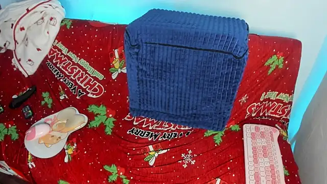 Snapshot of snow_doll chatting on 18, 12, 2025 snow doll online show from 18, 12, 2025