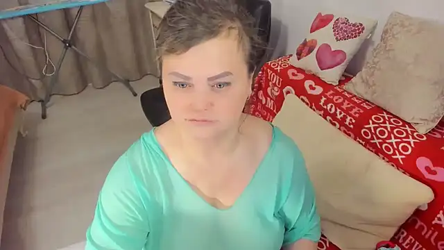 Snapshot of MildMature chatting on 7, 12, 2024 MildMature online show from 7, 12, 2024