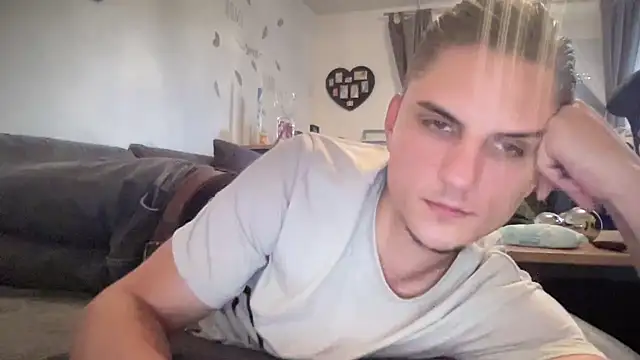 Snapshot of Sweetbooy90 chatting on 30, 9, 2025 Sweetbooy90 online show from 30, 9, 2025