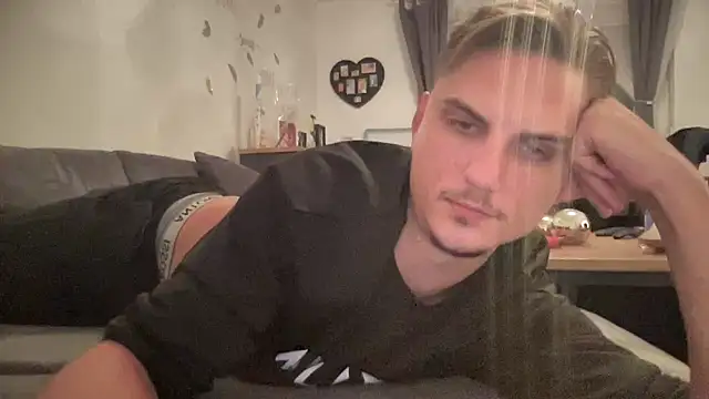 Snapshot of Sweetbooy90 chatting on 10, 10, 2025 Sweetbooy90 online show from 10, 10, 2025