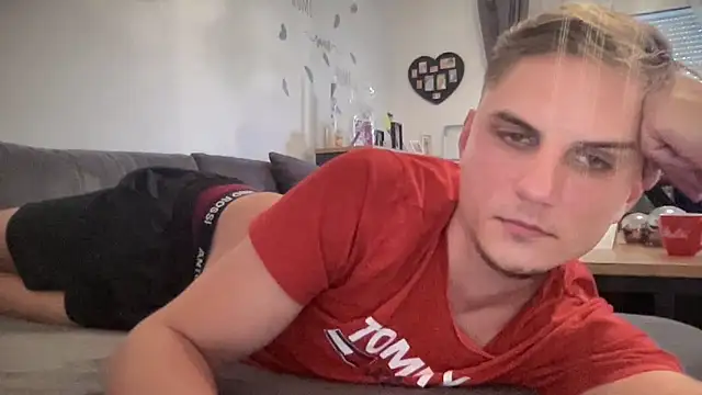 Snapshot of Sweetbooy90 chatting on 11, 10, 2025 Sweetbooy90 online show from 11, 10, 2025