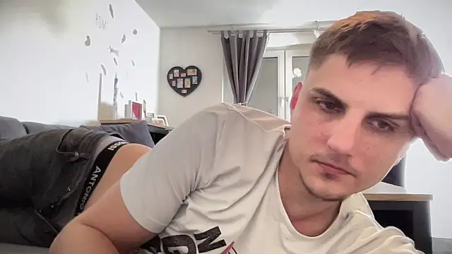 Snapshot of Sweetbooy90 chatting on 21, 3, 2026 Sweetbooy90 online show from 21, 3, 2026