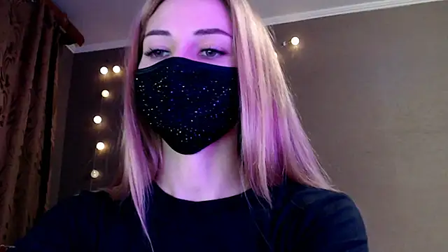 Snapshot of Iris_lave chatting on 18, 12, 2025 Iris lave online show from 18, 12, 2025