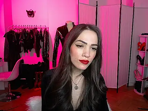 Snapshot of AlienaMoore chatting on 4, 3, 2026 AlienaMoore online show from 4, 3, 2026