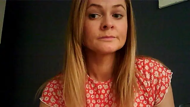 Snapshot of Ginger-bb chatting on 15, 10, 2025 Ginger-bb online show from 15, 10, 2025