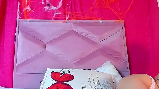 Snapshot of BellaaRossy chatting on 20, 10, 2025 BellaaRossy online show from 20, 10, 2025