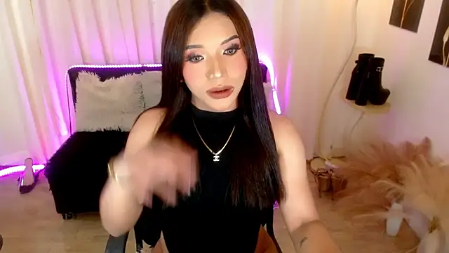 Snapshot of Ubanescka chatting on 19, 11, 2025 Ubanescka online show from 19, 11, 2025