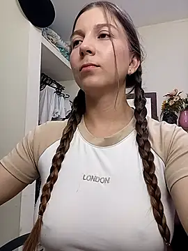 Arianna Moss online show from 8, 4, 2026