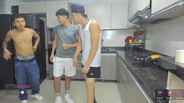 Snapshot of Crazymen_hot chatting on 23, 9, 2025 Crazymen hot online show from 23, 9, 2025