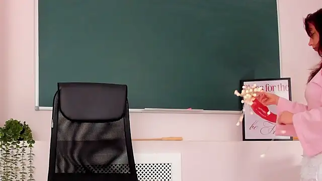 NoraHaynes online show from 16, 4, 2026