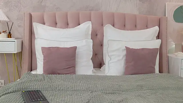 NoraHaynes online show from 30, 5, 2026