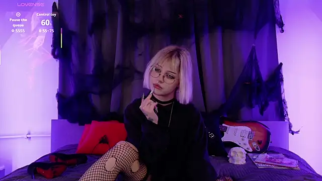 LiyaLuna online show from 17, 9, 2025