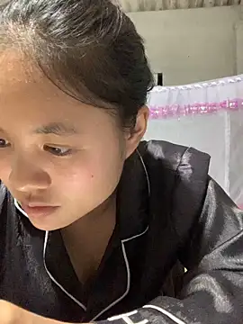 Snapshot of NhuFox chatting on 12, 9, 2025 NhuFox online show from 12, 9, 2025