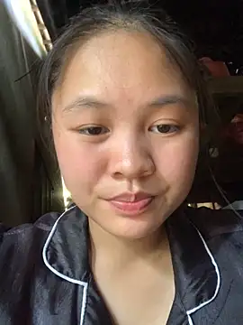 Snapshot of NhuFox chatting on 17, 10, 2025 NhuFox online show from 17, 10, 2025