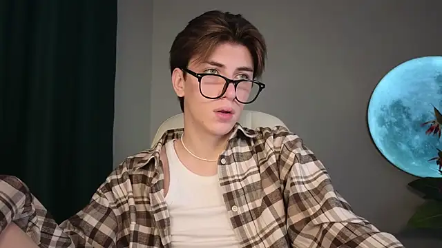 Snapshot of Oliver_Starboy chatting on 25, 9, 2025 Oliver Starboy online show from 25, 9, 2025