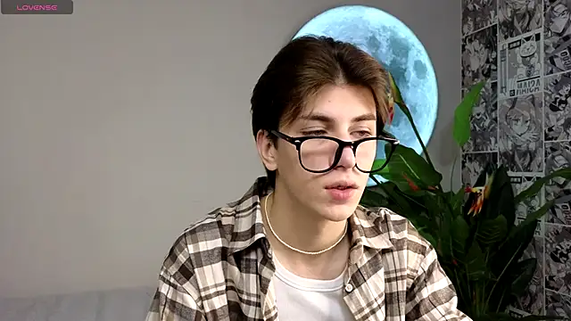 Snapshot of Oliver_Starboy chatting on 3, 10, 2025 Oliver Starboy online show from 3, 10, 2025